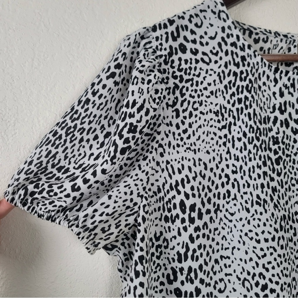 Worthington black and white leopard blouse 🖤 - Picture 3 of 9